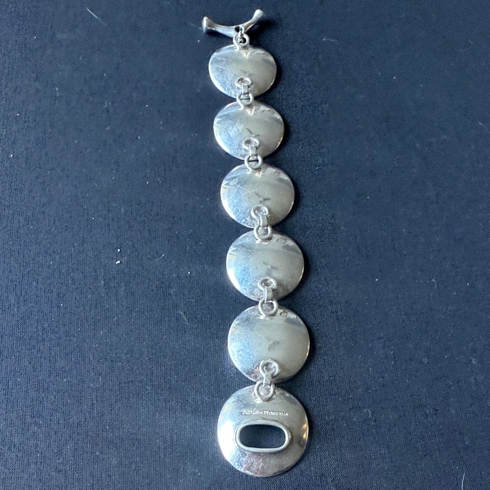 Chic Silver Disc Bracelet - Picture 4 of 11